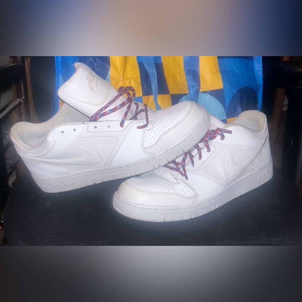 THE NIKE SB DUNK LOW "TRIPLE WHITE" - Picture 2 of 12